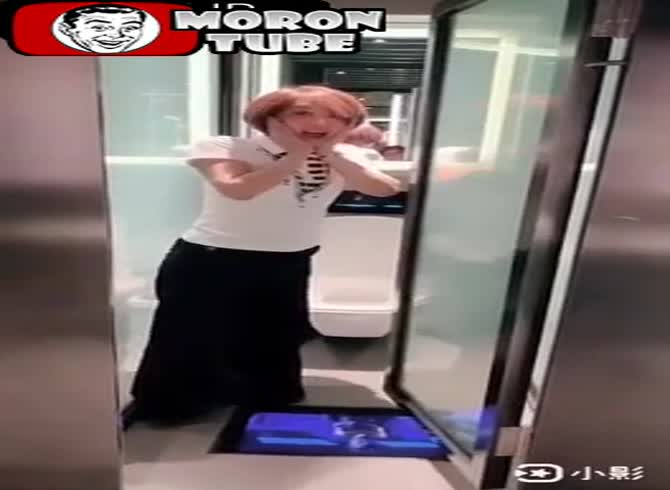 Video :The incredible high-tech toilets at Beijing's second airport